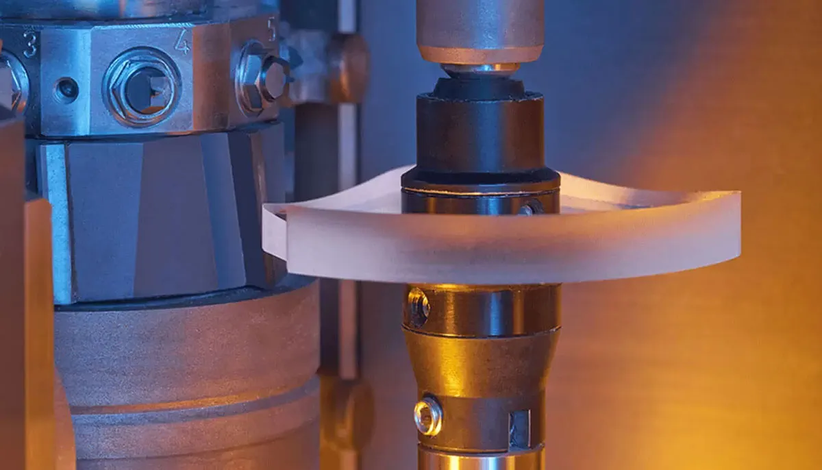 جلوگیری از لغزش عدسی های سوپرهیدروفوبیک هنگام تراش دادن